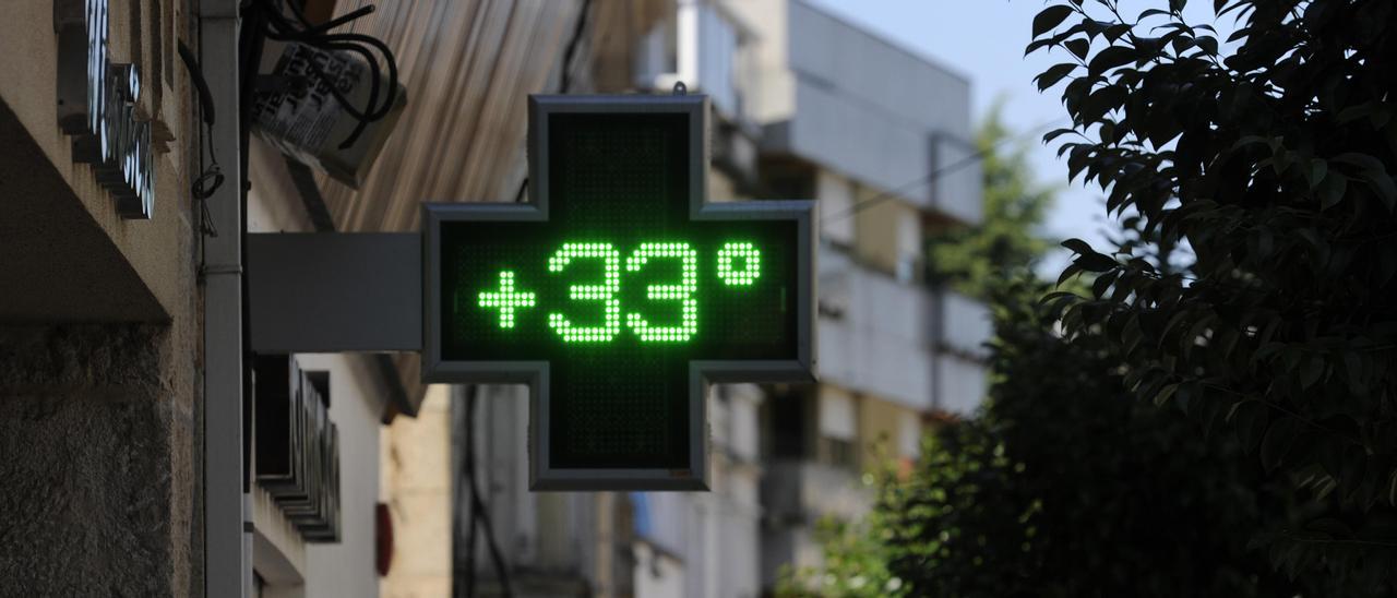 Un termómetro en Lalín marca 33 grados