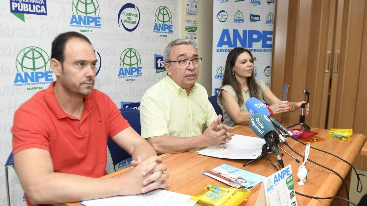 José A. Martínez, Clemente Hernández y María Dolores Caballero este viernes.