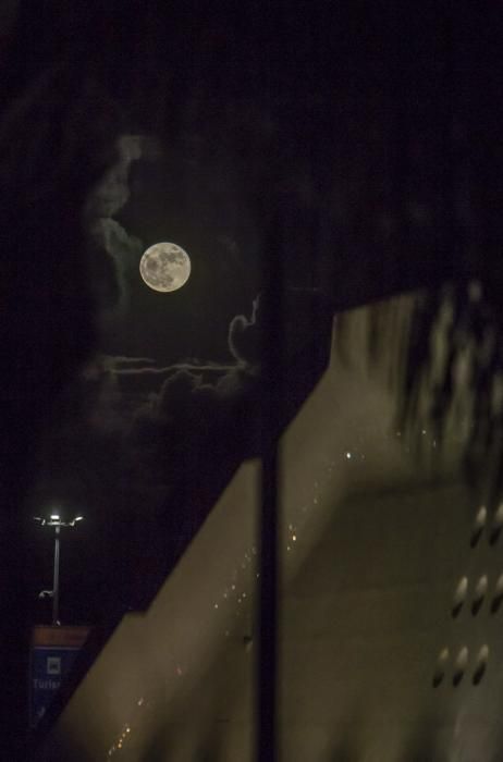 14/11/2016 FENÓMENOS ASTRONÓMICOS  super luna desde el auditorio de santa cruz de tenerife.JOSE LUIS GONZALEZ