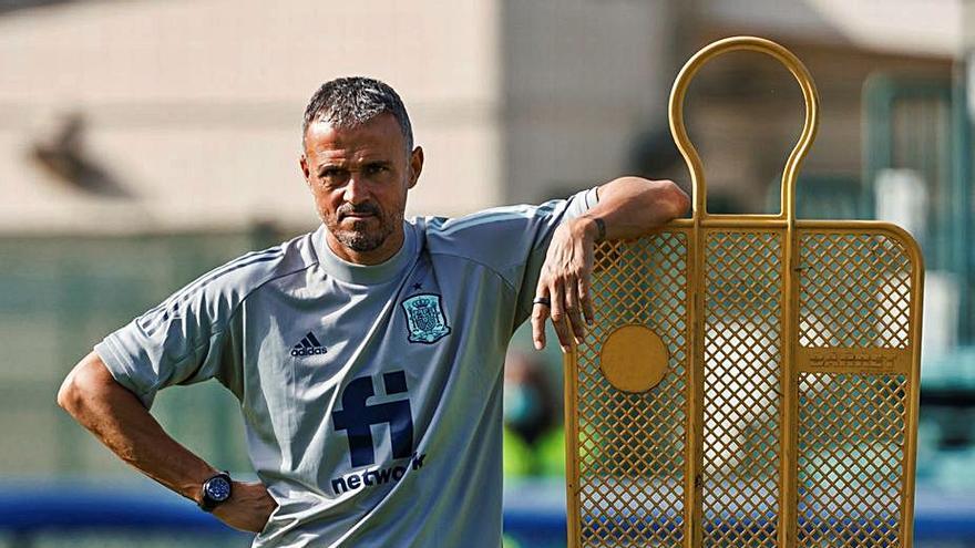 Luis Enrique, durante el entrenamiento de ayer. // EFE