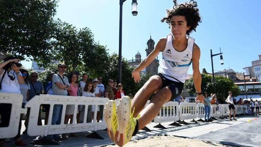 Saltar na Rúa" vuelve a acercar el atletismo a las calles de la ciudad -  Faro de Vigo