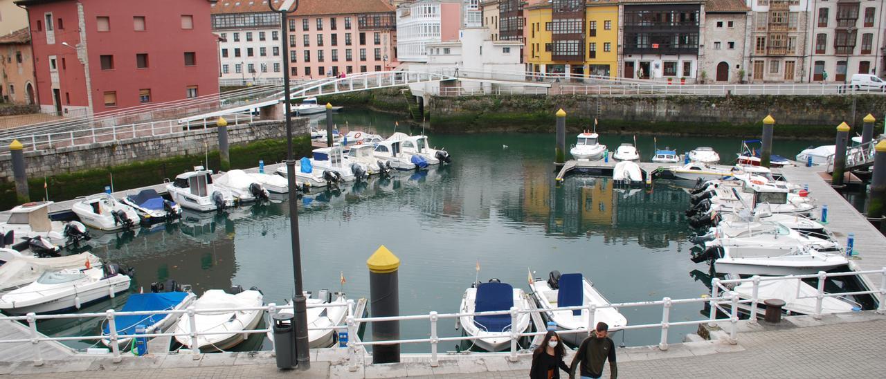 El puerto deportivo de Llanes