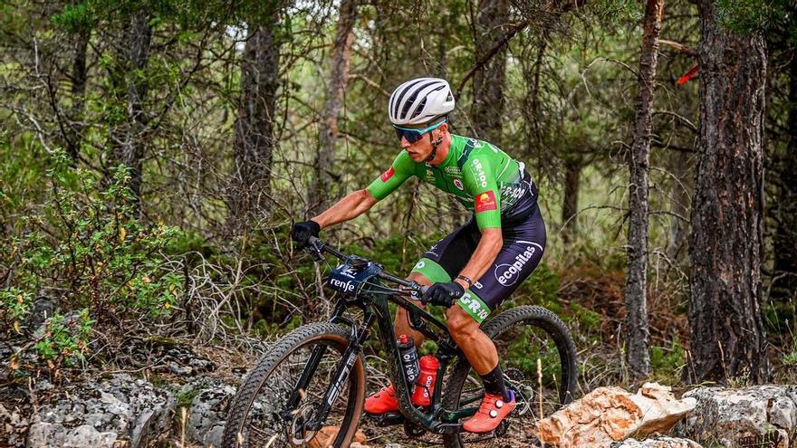 Manu Cordero, mejor corredor del año en el ranking de la federación en Maratón BTT