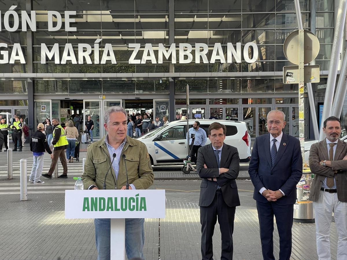 Elías Bendodo, Francisco de la Torre y José Luis Martínez Almeida, en la rueda de prensa por el AVE en Málaga