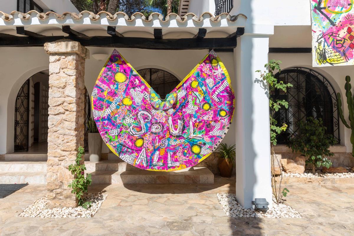 La actriz Macarena Gómez y su marido el pintor Aldo Comas, una pareja con mucho arte