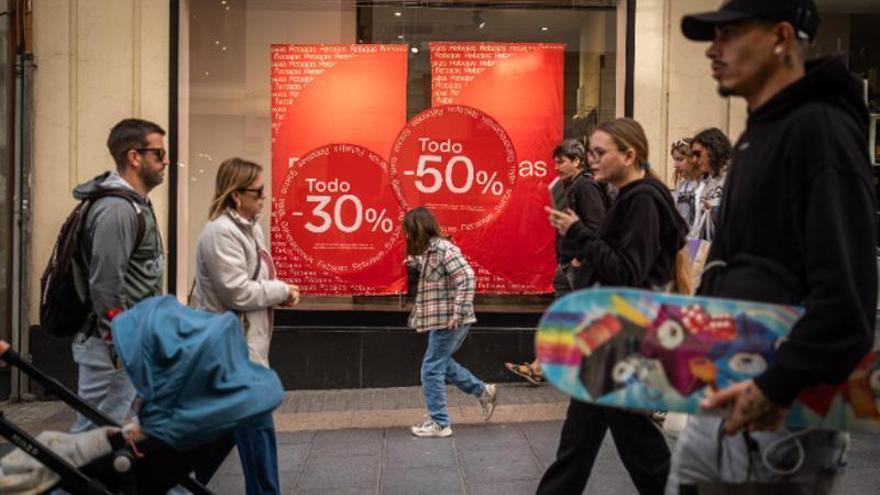 Las rebajas dan oxígeno a los precios en el inicio del año en Canarias