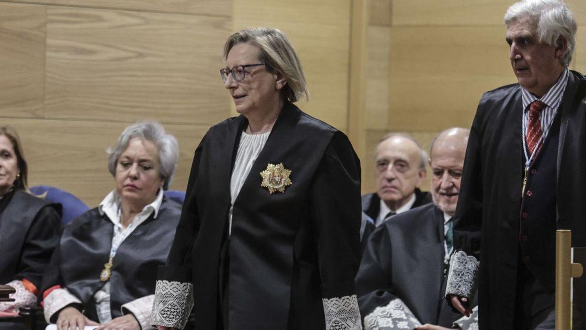 La decana de los notarios entra en la Academia de Jurisprudencia | IRMA COLLÍN