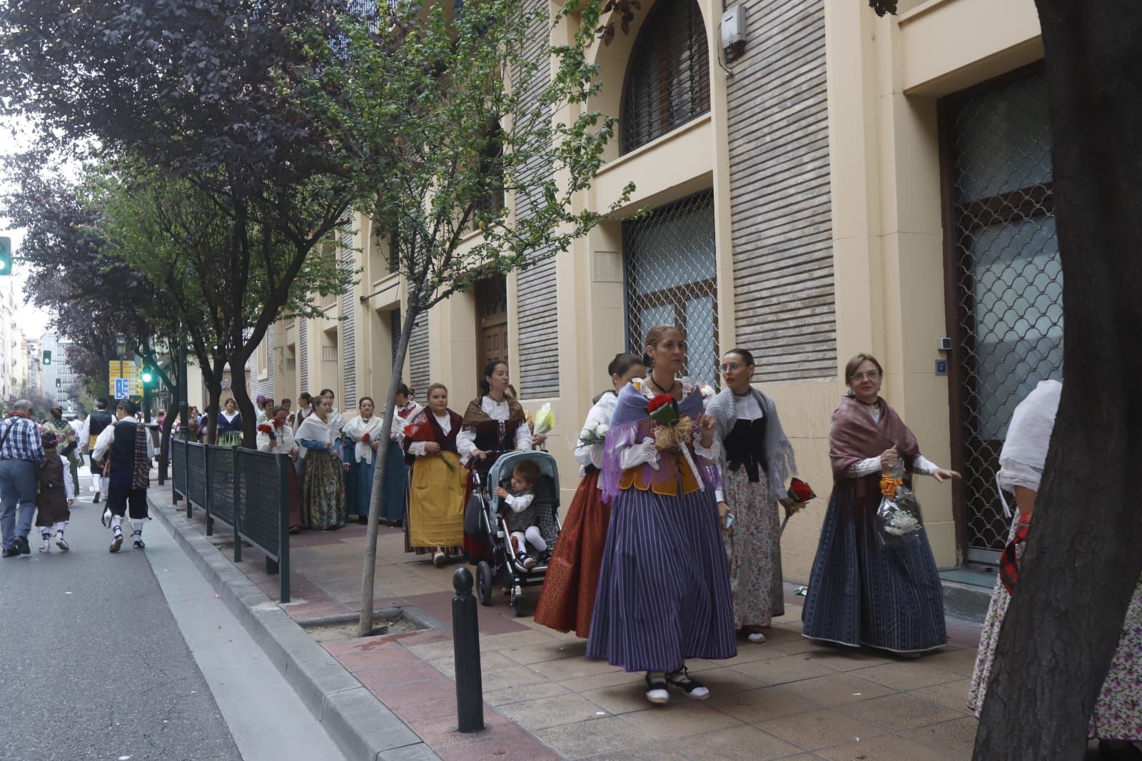 En imágenes | La Ofrenda de Flores a la Virgen del Pilar 2023 (I)