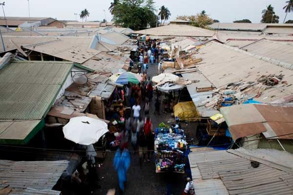 Mercado Royal Albert Market en Banjul, Gambia.