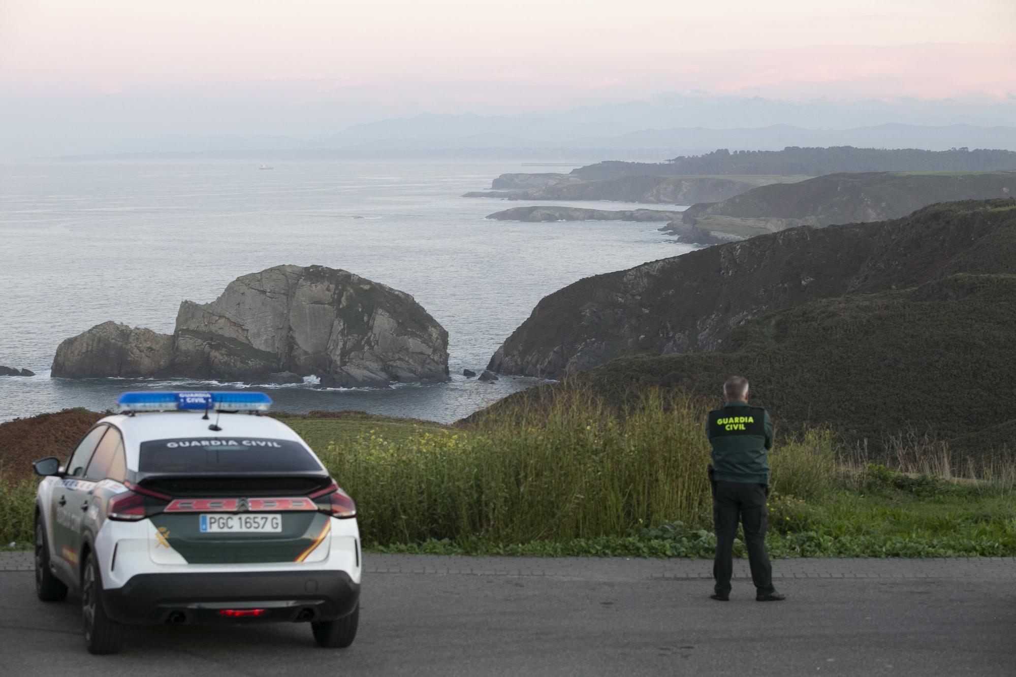 EN IMÁGENES: Operativo de búsqueda de una joven gijonesa en el entorno del cabo Peñas