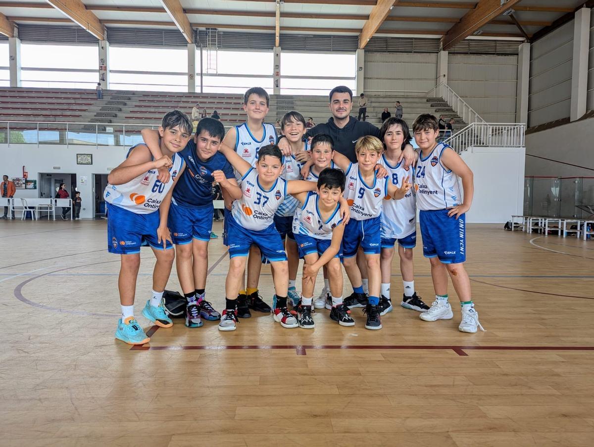 Los jugadores del alevín masculino del Ontinyent CB que jugarán el playoff de ascenso.