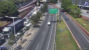 Colas de vehículos en la Ronda Litoral (B-10)