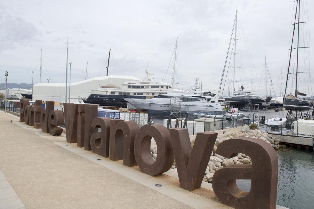 Varadero de la empresa Pendennis en el Port de Vilanova i la Geltrú, donde se instalarán en septiembre los equipos durante las regatas preliminares de la Copa Amércica de vela 2024.