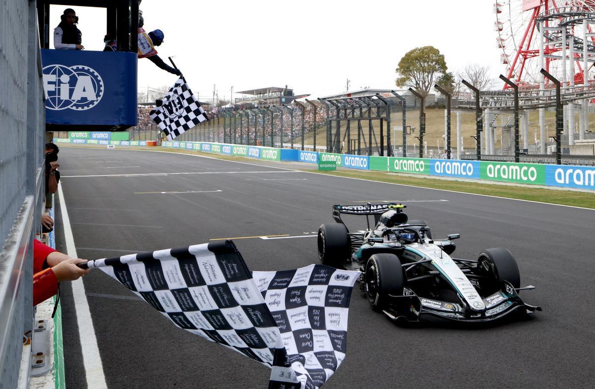 Kimi Antonelli vio caer la bandera a cuadros en primera plaza en Suzuka (Japón)