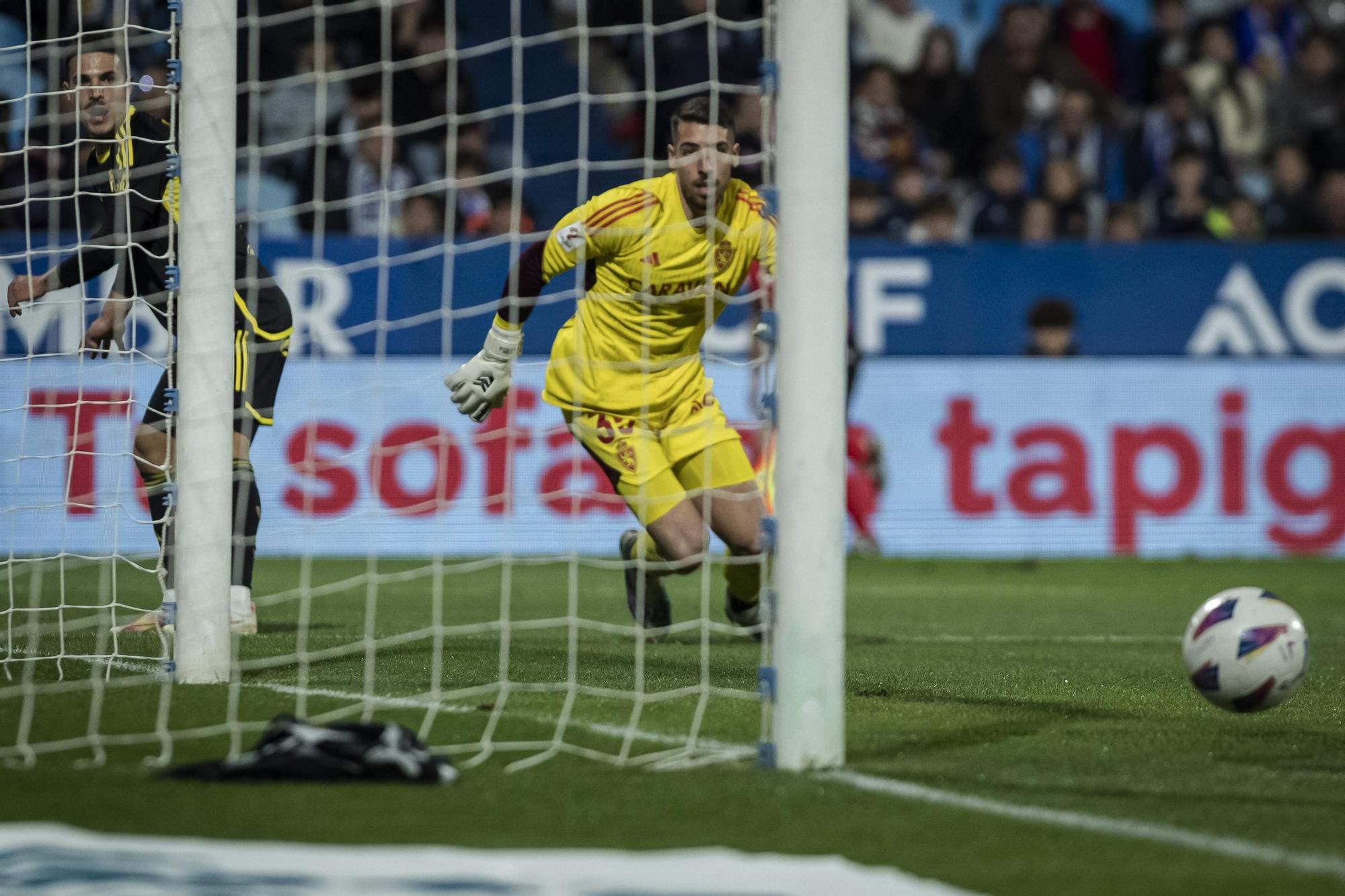 El partido entre el Real Zaragoza y el Real Oviedo, en imágenes