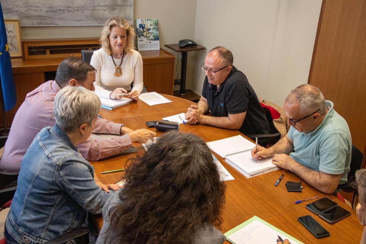Reunión de la alcaldesa de Xirivella con su equipo de Urbanismo.