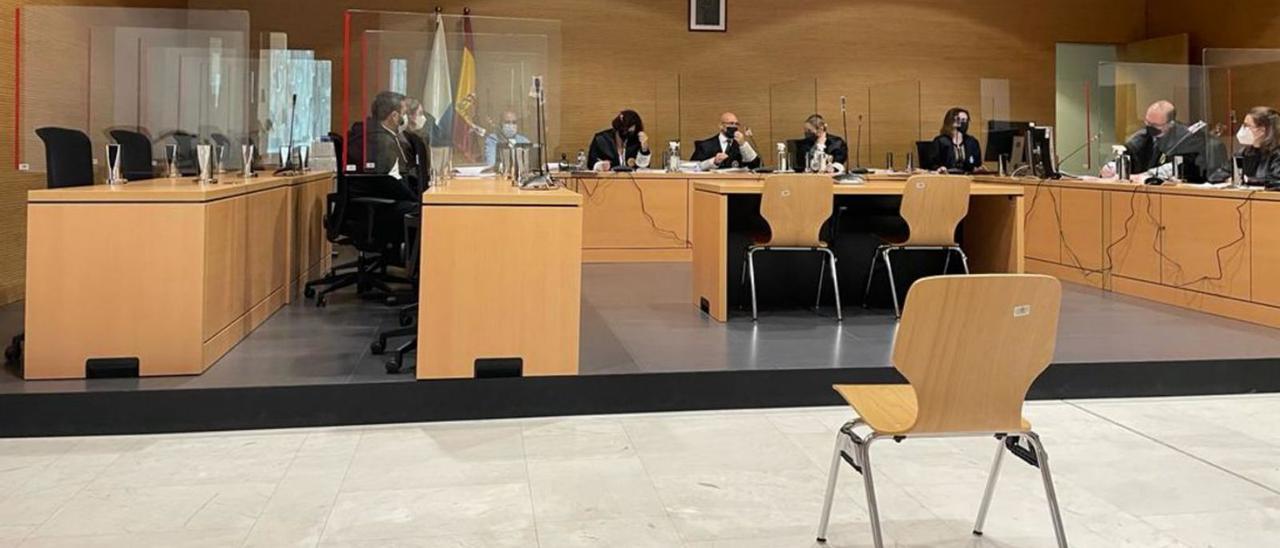 Juicio en la Audiencia Provincial al conductor que intentó huir de la Policía y agredió a varios agentes.