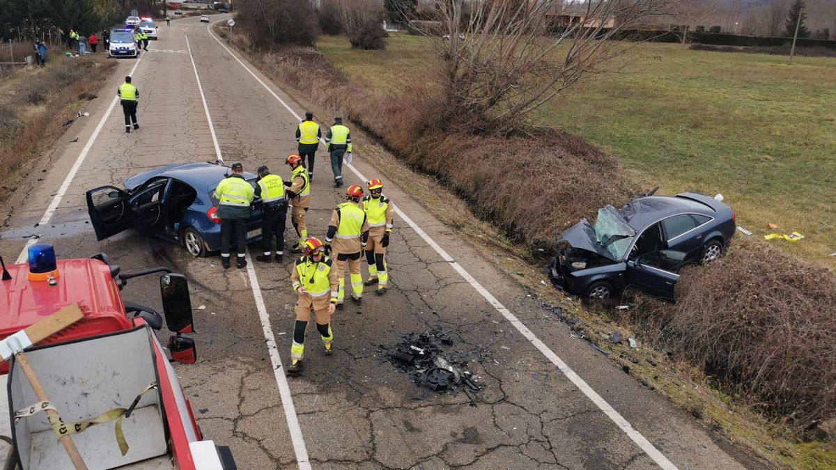 Servicio de Emergencias y Guardia Civil en el lugar del siniestro.