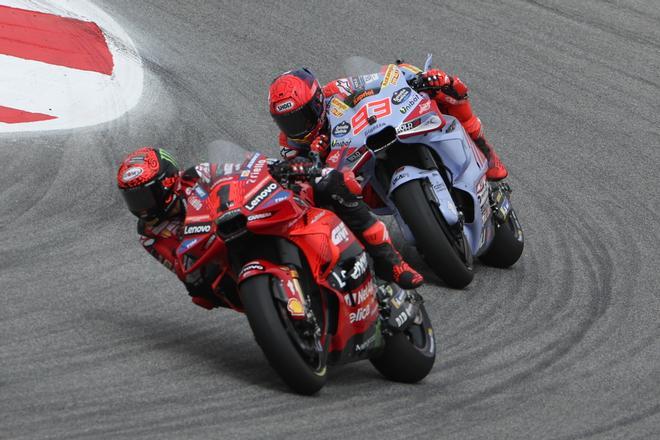 Pecco Bagnaia y Marc Márquez peleando durante el Gran Premio de Portugal