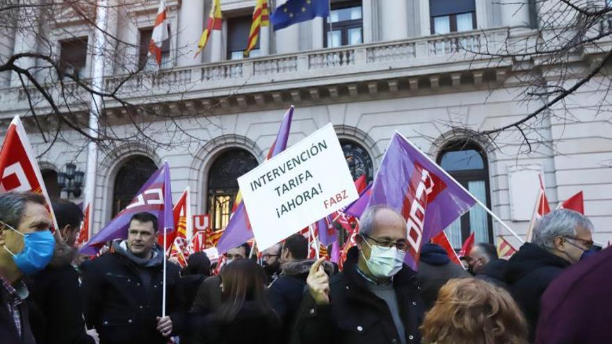 Protesta por la subida de la luz y el gas, hace un año en el centro de la ciudad de Zaragoza. | ANDREEA VORNICU