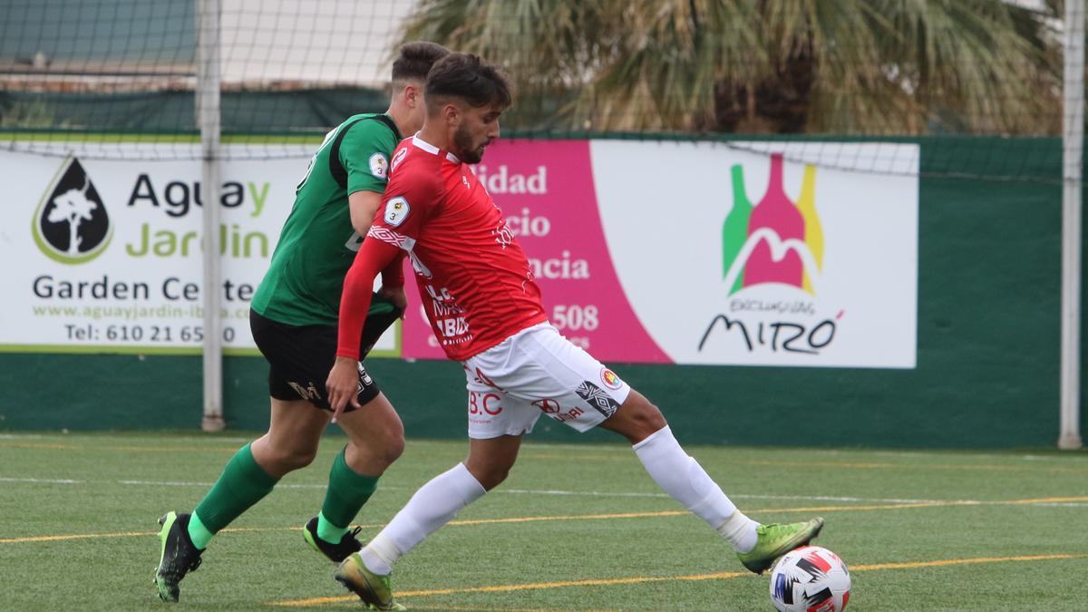 Cristián Terán, autor de un triplete ante el Sant Jordi, controla el balón con temple y calidad.