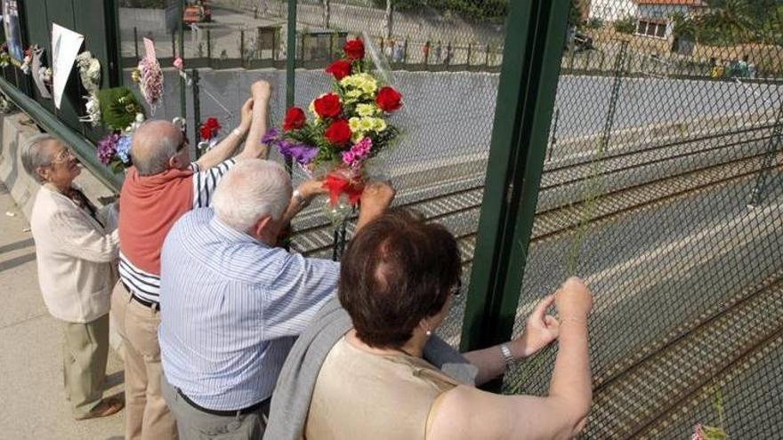 Galicia homenajea a las víctimas y los voluntarios en el aniversario del accidente