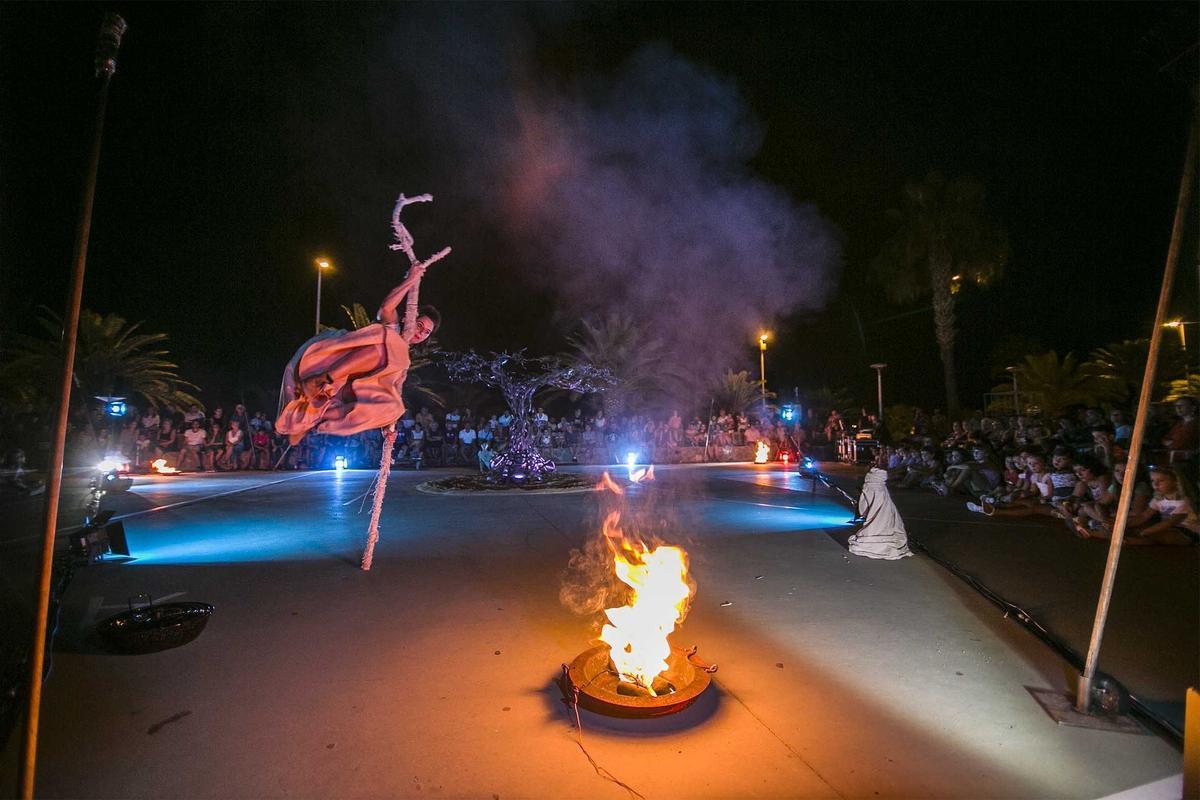 La obra de Visitants ofrece momentos espectaculares.