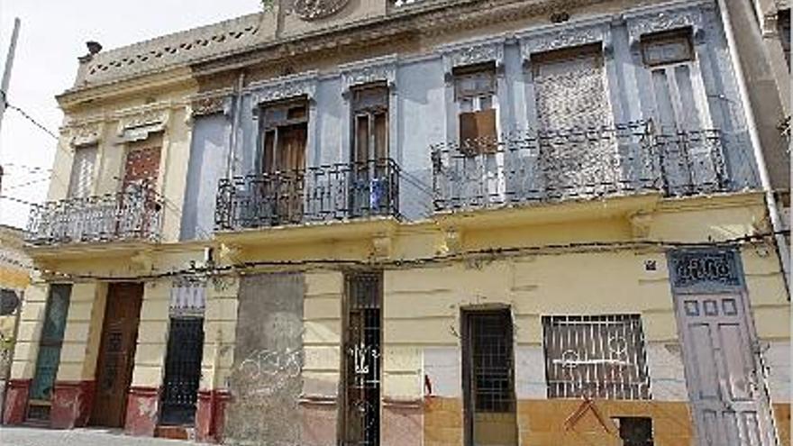Viviendas de estilo modernista popular del barrio del Cabanyal afectadas por los derribos.