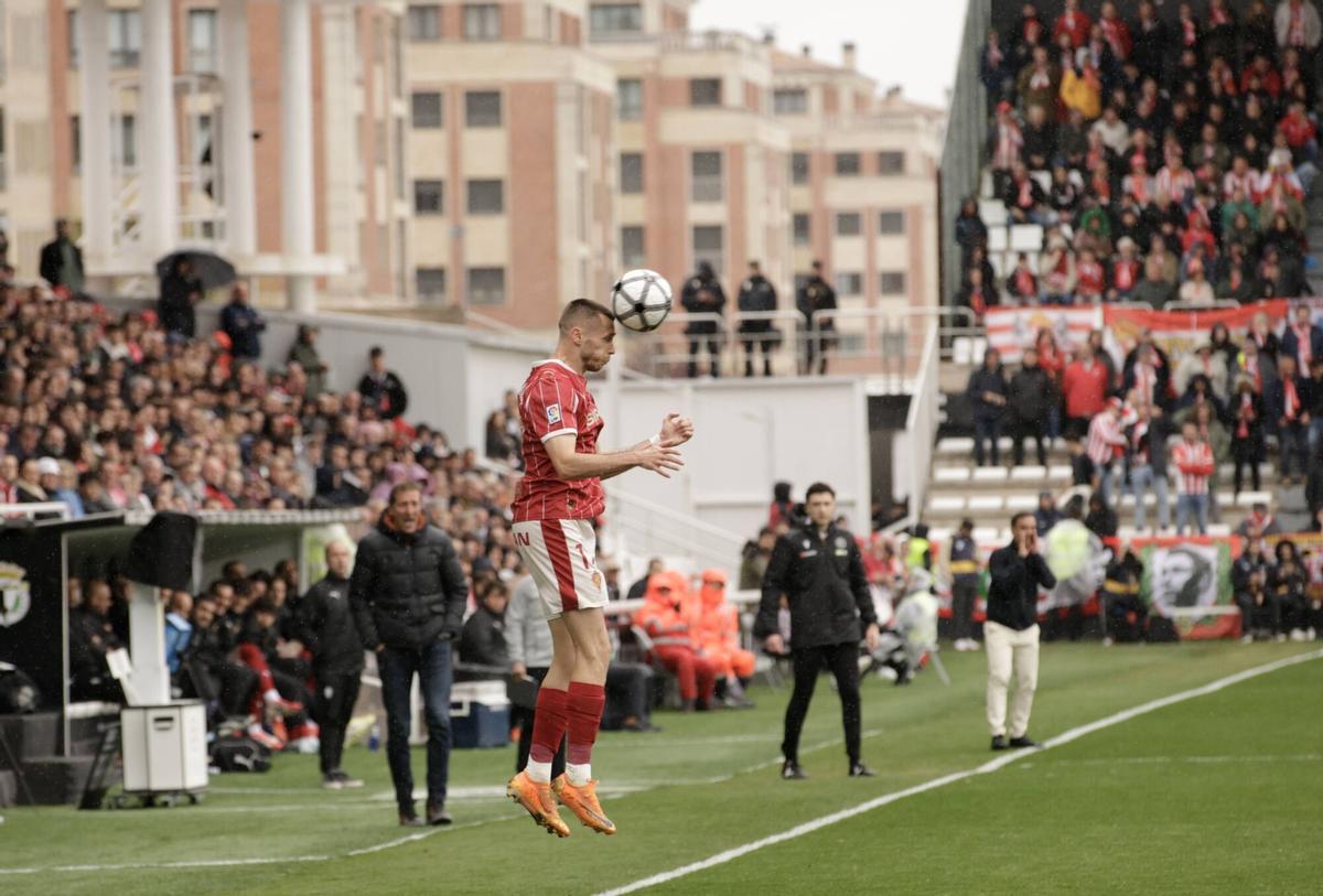 EN IMÁGENES: El Sporting se enfrenta al Burgos en El Plantío