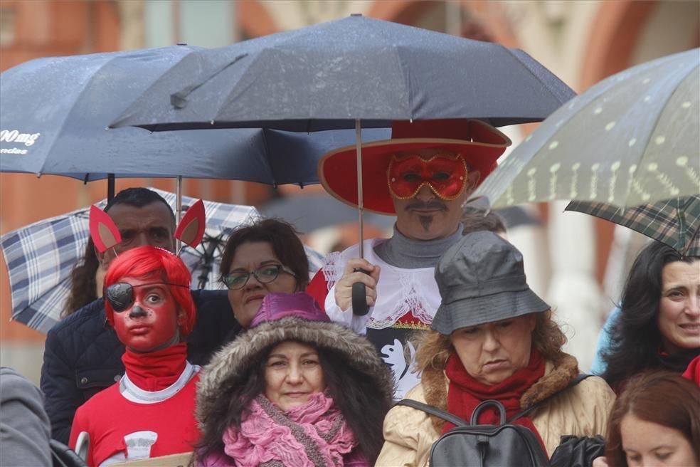 FOTOGALERÍA // Cabalgata de Carnaval de Córdoba suspendida por la lluvia