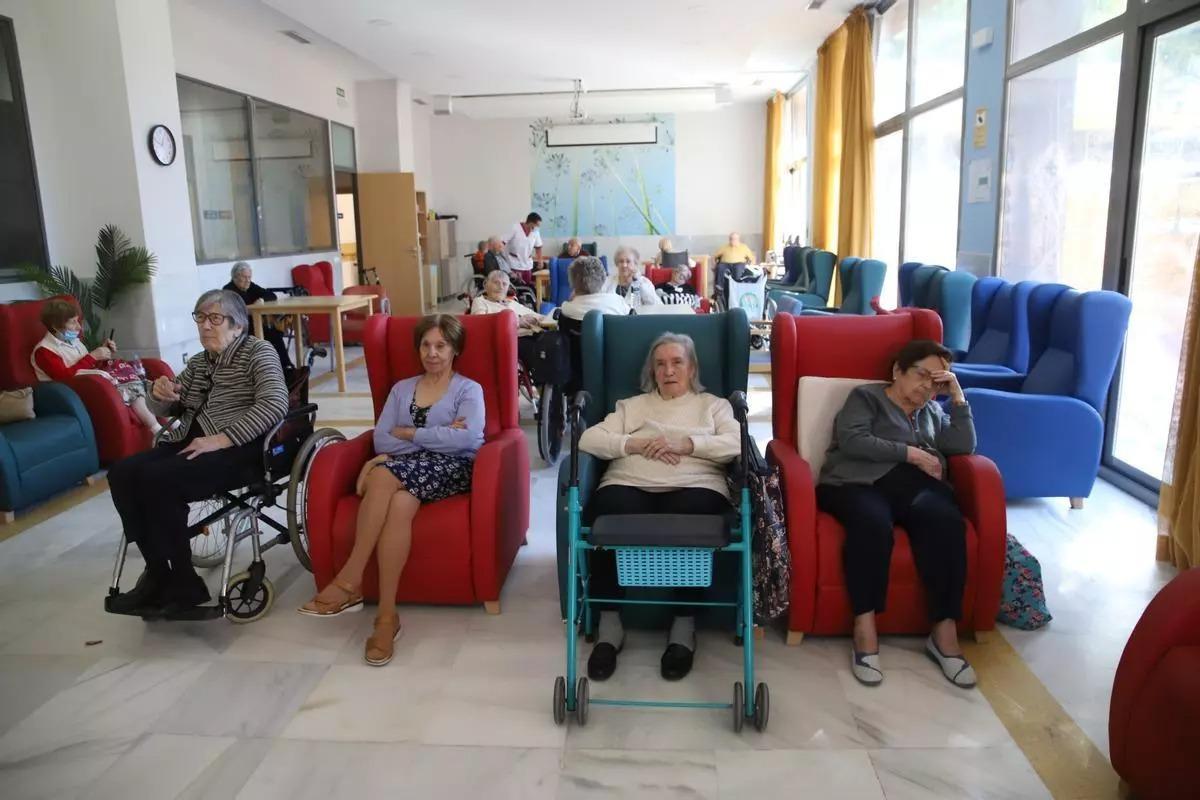 Mayores en una residencia de ancianos en Córdoba, en una imagen de archivo.