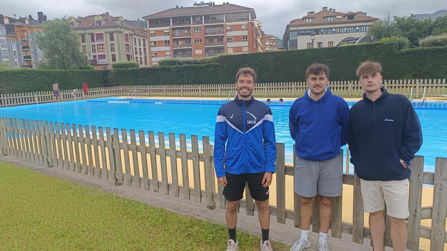 La piscina de Cangas de Onís estrena verano (aunque con poco éxito en la primera jornada)