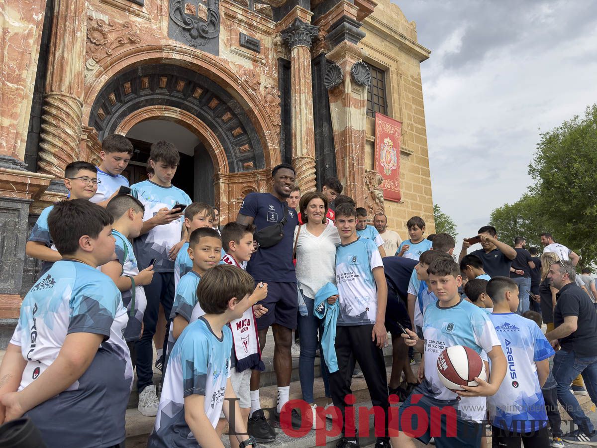 El UCAM de baloncesto peregrina a Caravaca de la Cruz en su Año Jubilar