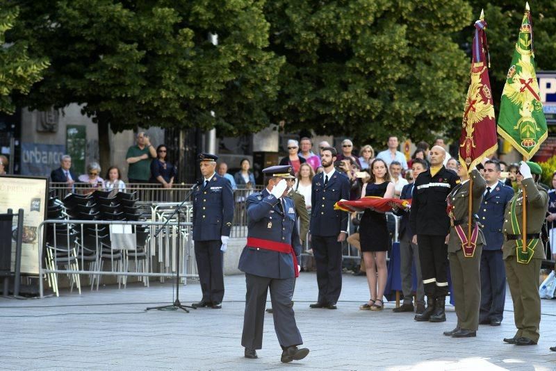 Izado de bandera por el Día de las Fuerzas Armadas