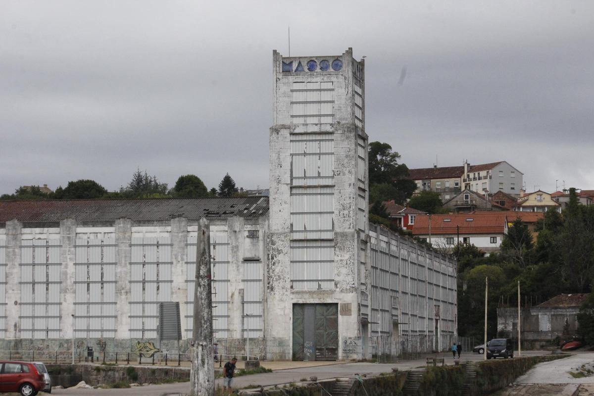 Una imagen del estado de la antigua fábrica de Massó en Cangas.
