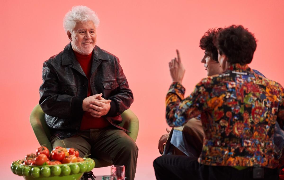 Los Javis con Pedro Almodóvar