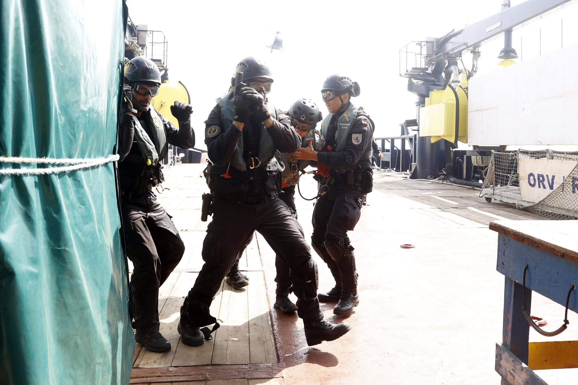 Ensayo de asalto en plena ría de Pontevedra