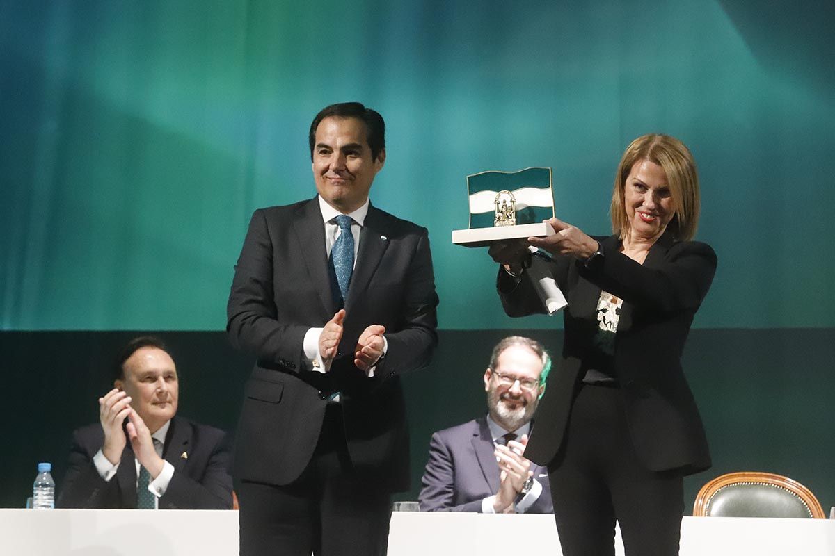 José Antonio Nieto entrega la Bandera a Futuro Singular