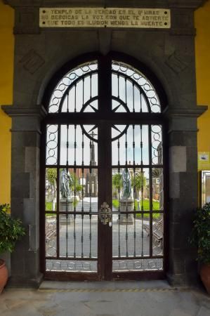 09-04-2020 LAS PALMAS DE GRAN CANARIA. Cementerio de Las Palmas, Vegueta. Fotógrafo: Andrés Cruz  | 09/04/2020 | Fotógrafo: Andrés Cruz