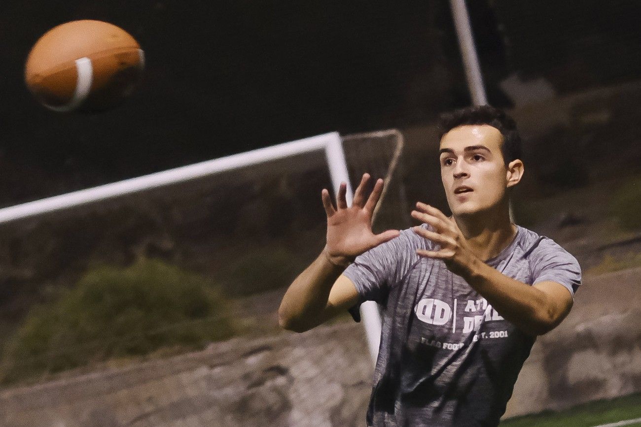 Dinamismo, estrategia y valores en el flag football.