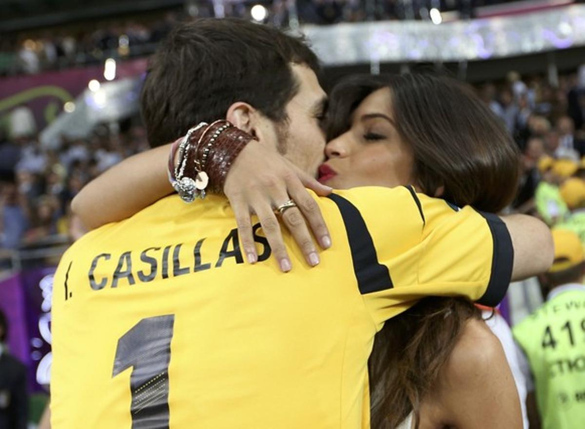 Iker Casillas fa un petó a Sara Carbonero durant l’Eurocopa 2012. Iker Casillas fa un petó a Sara Carbonero durant l’Eurocopa 2012.