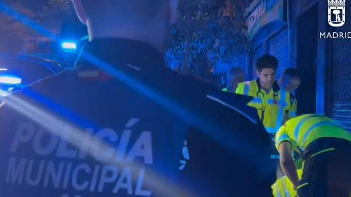 Muere un hombre apuñalado en una pelea en un bar de Vallecas y detenido el presunto autor