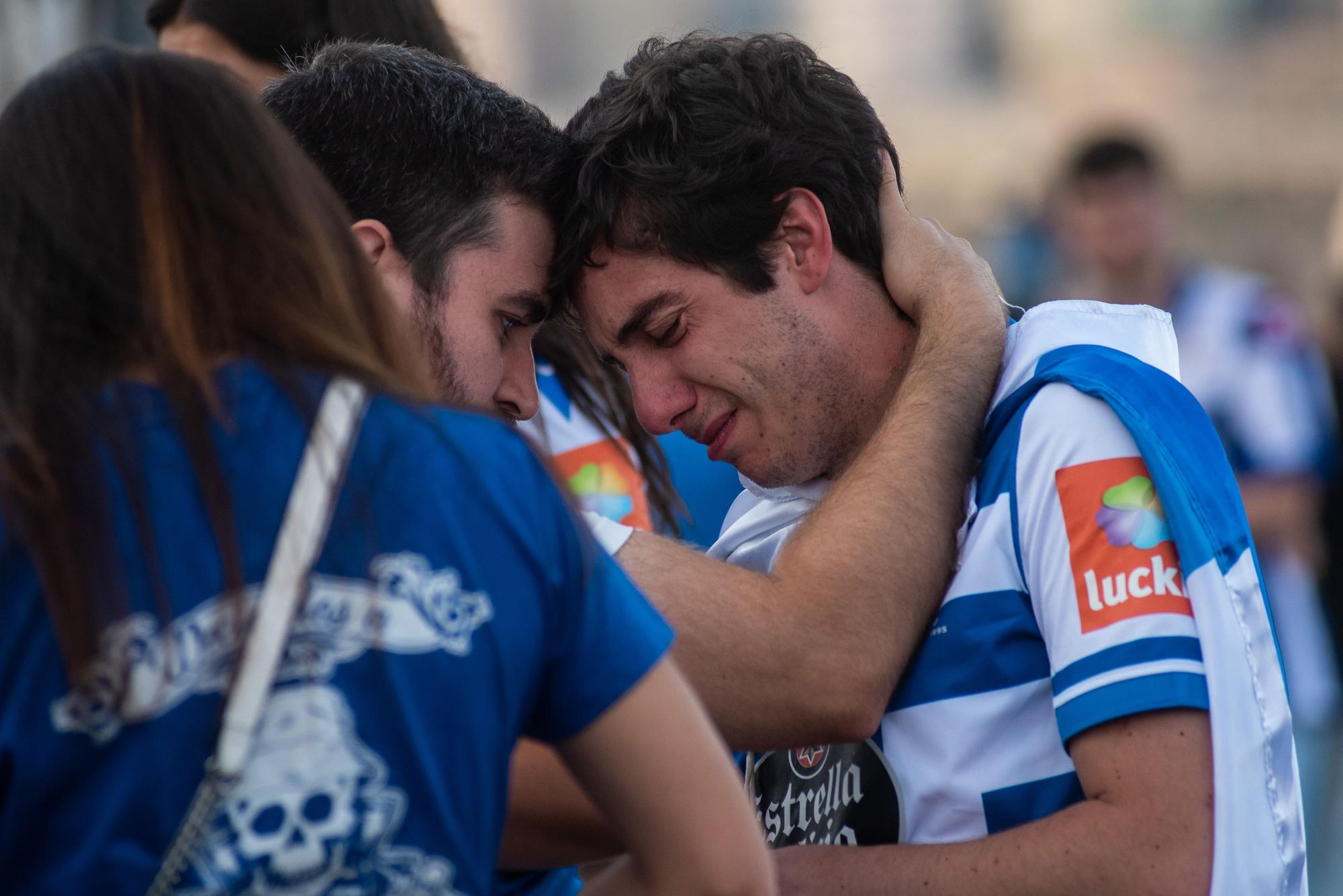 Lágrimas en la explanada del Palacio tras el Castellón-Deportivo