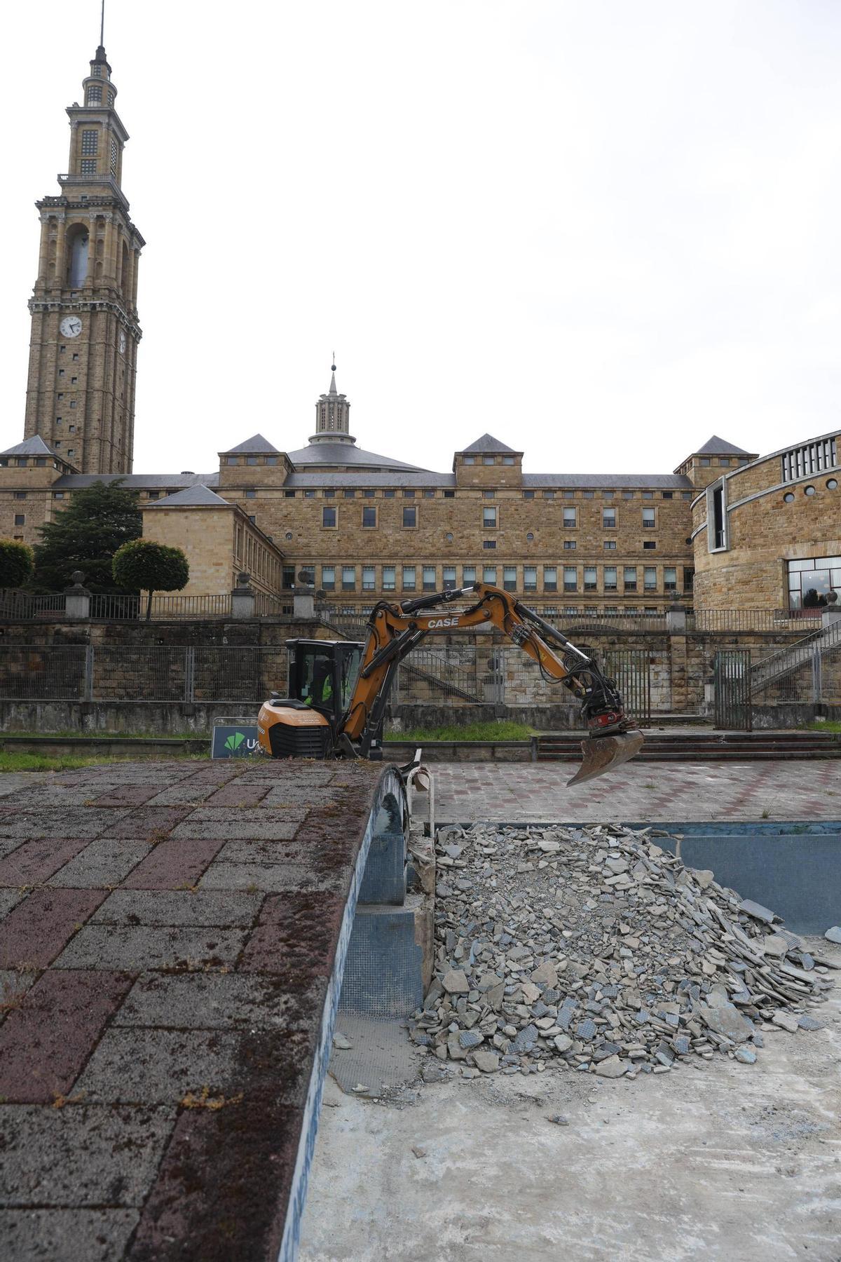 En imágenes: así avanzan las obras de la piscina de La Laboral