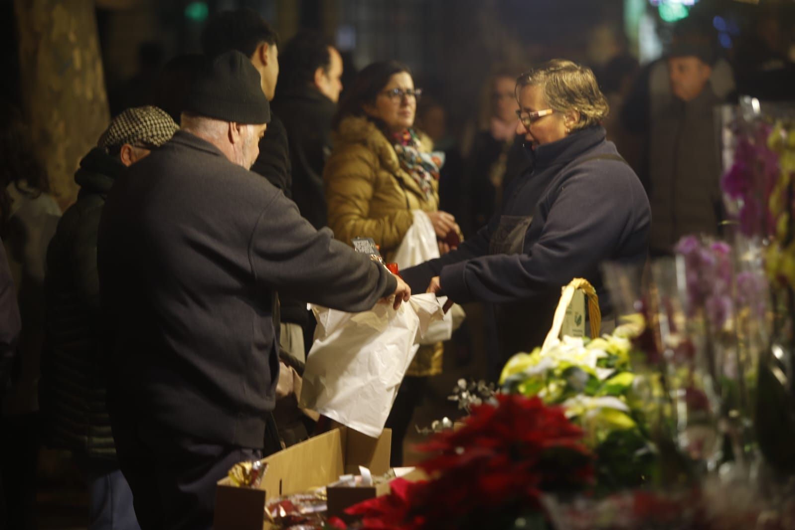 Ambiente navideño en el centro de València en el primer fin de semana de diciembre