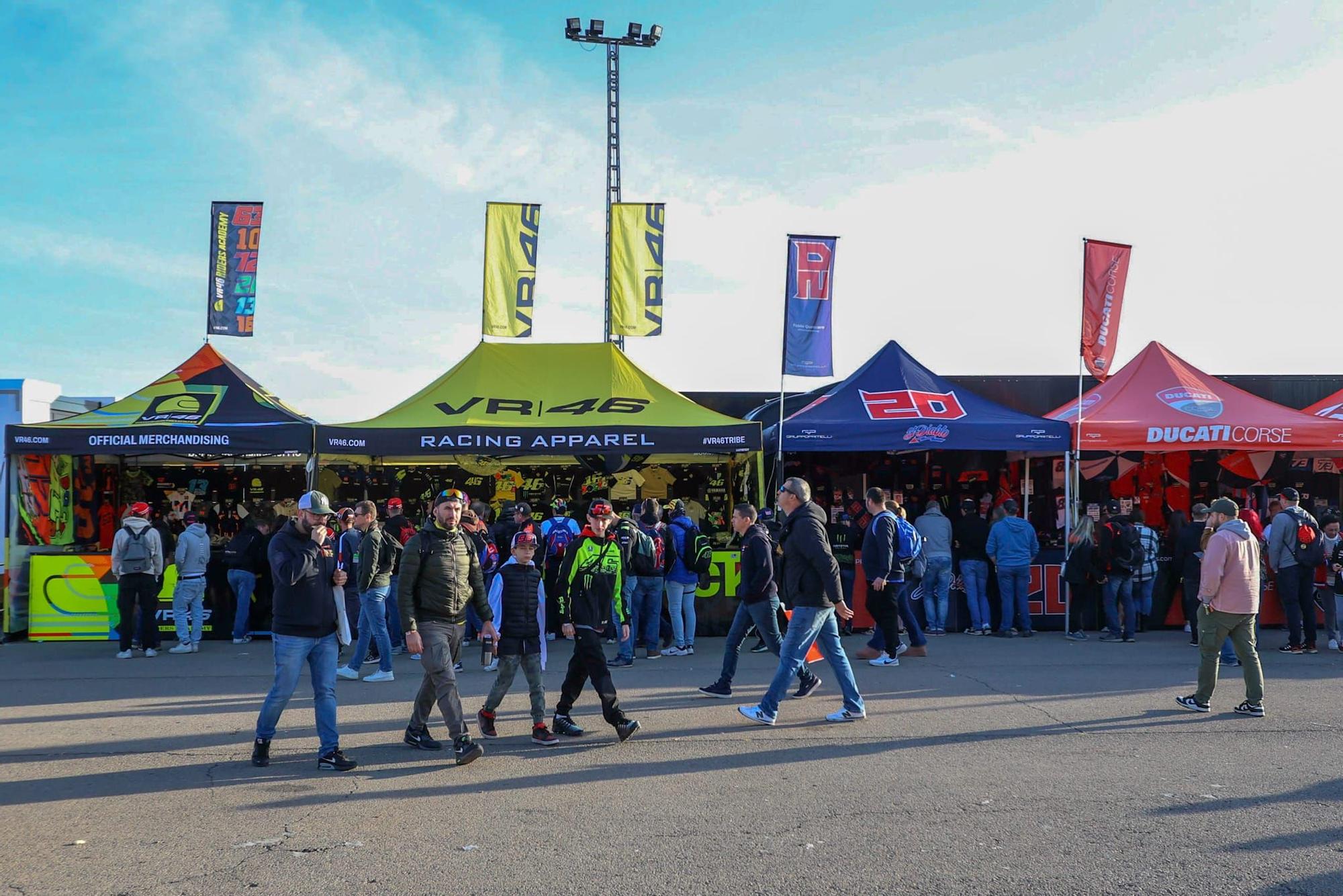 Más de 80.000 personas en Cheste para ver la hazaña de 'Martinator'