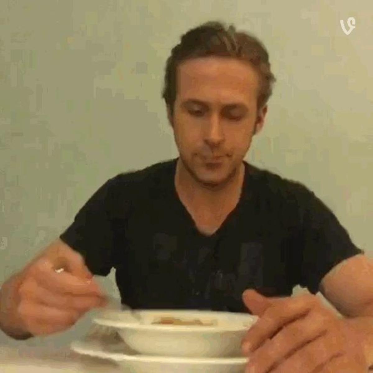 Ryan Gosling comiendo (de verdad) cereales