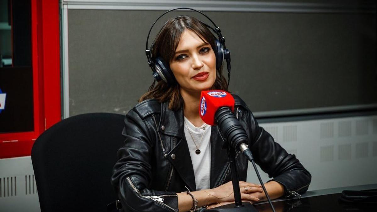 Sara Carbonero se pone al frente de los micrófonos de Radio Marca con su programa, 'Que siga el baile'