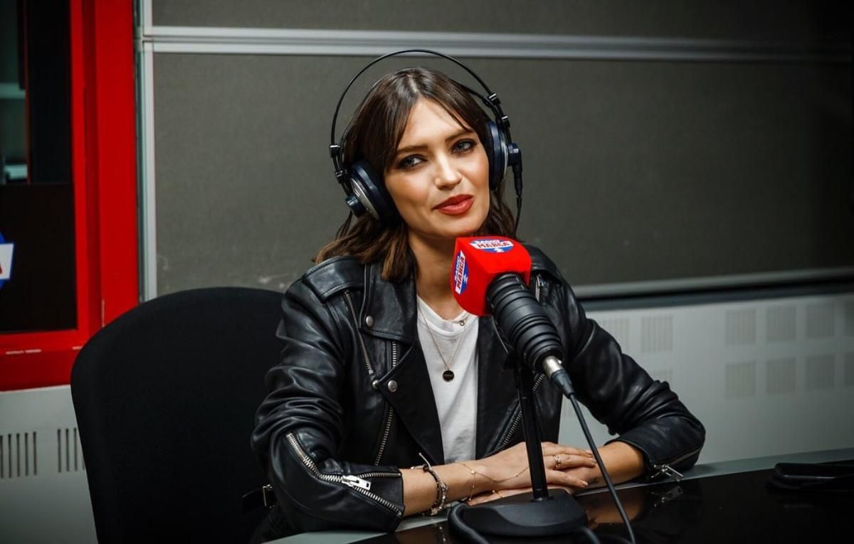 Sara Carbonero se pone al frente de los micrófonos de Radio Marca con su programa, 'Que siga el baile'
