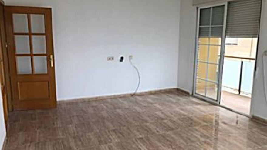 98.000 € Venta de piso en Beniel, 3 habitaciones, 1 baño, 1 aseo...